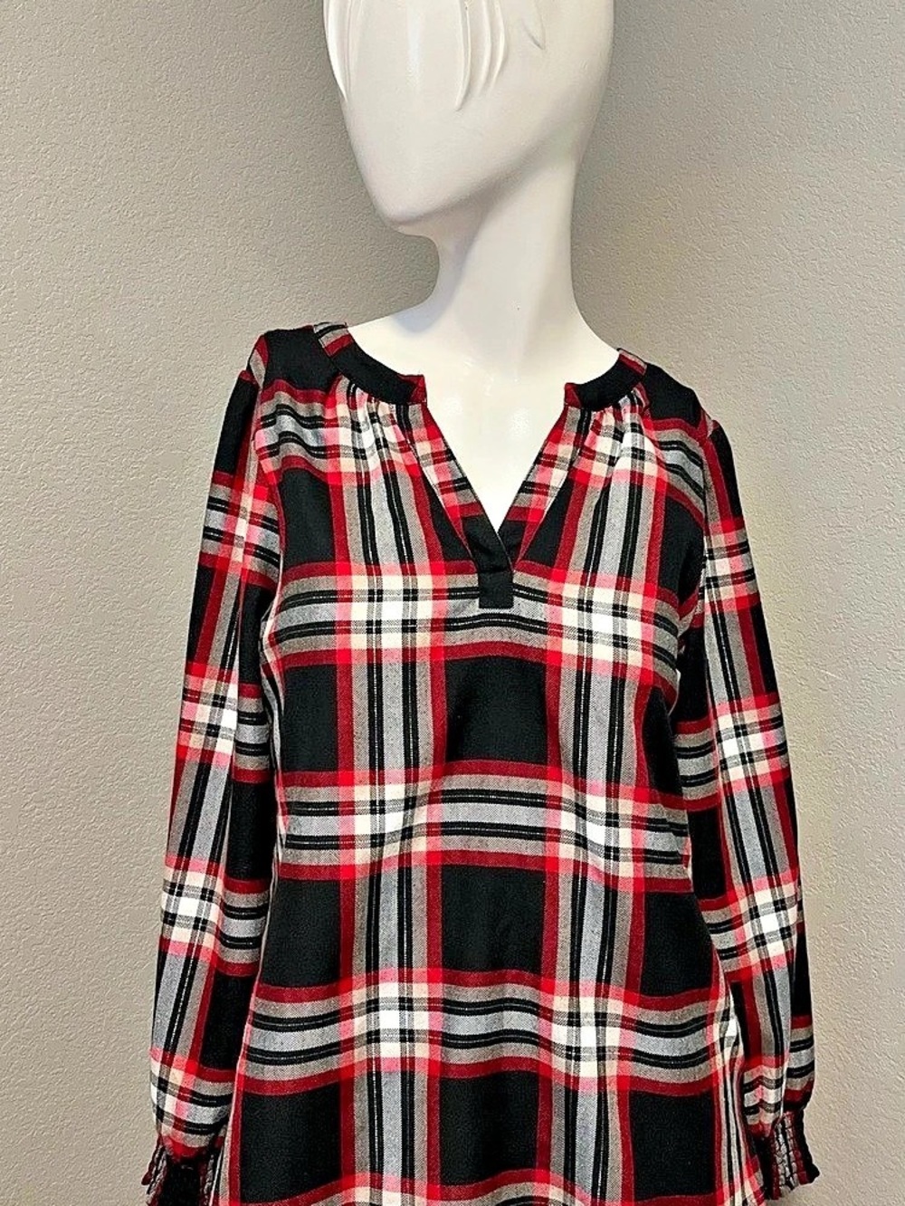 Women’s Christopher & Banks Plaid Black & Red LS Top Tunic Size S